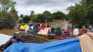 Flood hits Sehore district in Madhya Pradesh. Twelve districts of Madhya Pradesh have been affected by floods following incessant rains since Thursday.(HT Photo) Flood hits Sehore district in Madhya Pradesh. Twelve districts of Madhya Pradesh have been affected by floods following incessant rains since Thursday.(HT Photo)