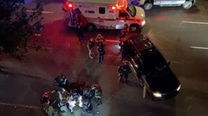 Medics and police personnel (bottom) surround the victim of a shooting in Portland, Oregon, US August 29, 2020.(Courtesy of Sergio Olmos via Reuters) Medics and police personnel (bottom) surround the victim of a shooting in Portland, Oregon, US August 29, 2020.(Courtesy of Sergio Olmos via Reuters)