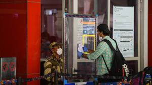 A CISF staffer checks a man’s ID at IGI Airport.(Amal KS/HT archive) A CISF staffer checks a man’s ID at IGI Airport.(Amal KS/HT archive)