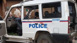 Three Palghar policemen suspended for dereliction of duty after the mob lynching of three men including two seers have been sacked(HT Photo) Three Palghar policemen suspended for dereliction of duty after the mob lynching of three men including two seers have been sacked(HT Photo)