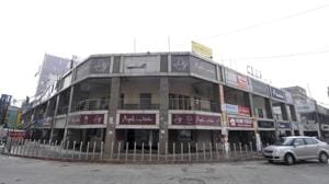 A deserted view of Sector 18 market during weekend lockdown imposed by the state government, in Noida on Sunday.(Sunil Ghosh) A deserted view of Sector 18 market during weekend lockdown imposed by the state government, in Noida on Sunday.(Sunil Ghosh)