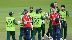 Cricket - Second T20 International - England v Pakistan - Emirates Old Trafford, Manchester, Britain - August 30, 2020 England's Dawid Malan and Lewis Gregory shake hands with Pakistan players after the match Mike Hewitt/Pool via REUTERS (REUTERS) Cricket - Second T20 International - England v Pakistan - Emirates Old Trafford, Manchester, Britain - August 30, 2020 England's Dawid Malan and Lewis Gregory shake hands with Pakistan players after the match Mike Hewitt/Pool via REUTERS (REUTERS)