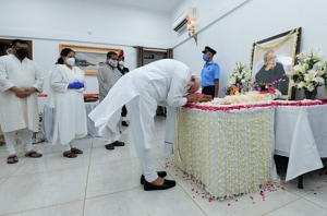 PM Modi shared pictures paying tributes to Mukherjee on Twitter and said that the former President will be remembered by generations for his efforts towards India’s progress.(Photo: Twitter) PM Modi shared pictures paying tributes to Mukherjee on Twitter and said that the former President will be remembered by generations for his efforts towards India’s progress.(Photo: Twitter)