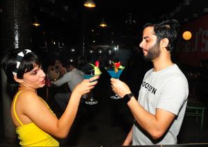 Young people clink cocktail glasses at Social in Chandigarh’s Sector 7 on Wednesday.(Ravi Kumar/Hindustan Times) Young people clink cocktail glasses at Social in Chandigarh’s Sector 7 on Wednesday.(Ravi Kumar/Hindustan Times)