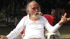 Matri Sadan founder Swami Shivanand Saraswati after breaking his agitation in Haridwar.(HT Photo) Matri Sadan founder Swami Shivanand Saraswati after breaking his agitation in Haridwar.(HT Photo)