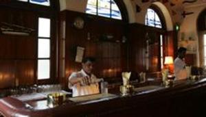 Liquor and beer shops were opened from May 4, but bars were still closed.(HT Photo) Liquor and beer shops were opened from May 4, but bars were still closed.(HT Photo)