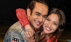 Vikas and Ankita pose for a cute picture together. Vikas and Ankita pose for a cute picture together.