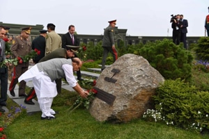 Rajnath Singh paid his tributes at Moscow’s monument to the Mothers of Winners(ANI Twitter) Rajnath Singh paid his tributes at Moscow’s monument to the Mothers of Winners(ANI Twitter)