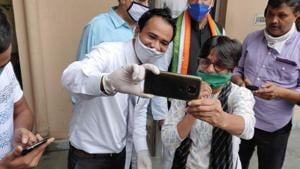 The paediatrician from the BRD Medical College in Gorakhpur said he would appeal to UP chief minister Yogi Adityanath to revoke his suspension. (Photo: Himanshu Vyas /HT) The paediatrician from the BRD Medical College in Gorakhpur said he would appeal to UP chief minister Yogi Adityanath to revoke his suspension. (Photo: Himanshu Vyas /HT)
