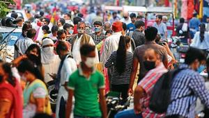 Crowds at a marketplace after the Delhi government allowed the reopening of weekly markets, at Pandav Nagar in the last week of August.(Raj K Raj/HT photo) Crowds at a marketplace after the Delhi government allowed the reopening of weekly markets, at Pandav Nagar in the last week of August.(Raj K Raj/HT photo)