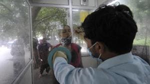 A health worker in an enclosed kiosk collects swab samples for coronavirus testing, at Sector 30 District Hospital, in Noida, India, on Friday, September 04, 2020.(Sunil Ghosh / Hindustan Times) A health worker in an enclosed kiosk collects swab samples for coronavirus testing, at Sector 30 District Hospital, in Noida, India, on Friday, September 04, 2020.(Sunil Ghosh / Hindustan Times)