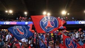 Paris Saint-Germain (PSG) supporters cheer for their team.(AFP) Paris Saint-Germain (PSG) supporters cheer for their team.(AFP)