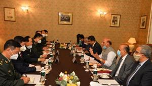 Defence minister Rajnath Singh and Chinese defence minister Wei Fenghe at the SCO meet, in Moscow.(@rajnathsingh) Defence minister Rajnath Singh and Chinese defence minister Wei Fenghe at the SCO meet, in Moscow.(@rajnathsingh)