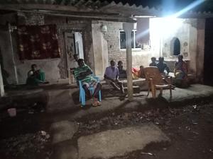 Panic-stricken people chose to stay outdoors after tremors were felt in Palghar villages.(HT photo) Panic-stricken people chose to stay outdoors after tremors were felt in Palghar villages.(HT photo)