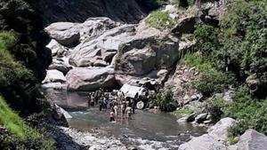 Both the vehicles tumbled into gorge off Jammu-Srinagar National Highway in Ramban district on Saturday morning.(PTI Photo/File/Representative) Both the vehicles tumbled into gorge off Jammu-Srinagar National Highway in Ramban district on Saturday morning.(PTI Photo/File/Representative)