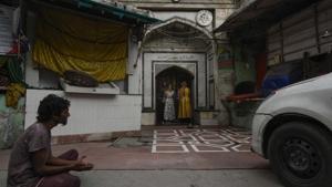 The area around the shrine was one of the first containment zones after the nearby Tablighi Jamaat headquarters emerged as a Covid-19 hot spot in March.(Biplov Bhuyan/HT photo) The area around the shrine was one of the first containment zones after the nearby Tablighi Jamaat headquarters emerged as a Covid-19 hot spot in March.(Biplov Bhuyan/HT photo)