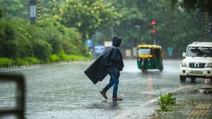 The monsoon trough has moved away from the national capital, said scientists at IMD.(Amal KS/HT photo) The monsoon trough has moved away from the national capital, said scientists at IMD.(Amal KS/HT photo)