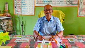 Akhileshwar Pathak’s effort has been recognised by the ministry of education and National Teachers’ Award was conferred upon him on Saturday.(HT) Akhileshwar Pathak’s effort has been recognised by the ministry of education and National Teachers’ Award was conferred upon him on Saturday.(HT)