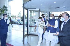 Defence minister Rajnath Singh arrived in Tehran on Saturday.(@DefenceMinIndia/Twitter Photo) Defence minister Rajnath Singh arrived in Tehran on Saturday.(@DefenceMinIndia/Twitter Photo)