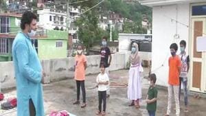 Community classes being conducted in Poonch amid the COVID-19 pandemic.(ANI) Community classes being conducted in Poonch amid the COVID-19 pandemic.(ANI)