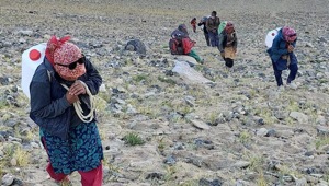 A group of villagers from Chushul carrying water and other supplies for Indian troops on the higher reaches.(https://www.facebook.com/konchok.stanzin6717) A group of villagers from Chushul carrying water and other supplies for Indian troops on the higher reaches.(https://www.facebook.com/konchok.stanzin6717)