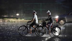 The monsoon trough is lying north of its normal position --- from Rajasthan’s Ganganagar to the Bay of Bengal. A low-pressure area is lying over south-east and adjoining east-central Arabian Sea. It is likely to move slightly northwards during the next 48 hours and weaken thereafter.(HT Photo) The monsoon trough is lying north of its normal position --- from Rajasthan’s Ganganagar to the Bay of Bengal. A low-pressure area is lying over south-east and adjoining east-central Arabian Sea. It is likely to move slightly northwards during the next 48 hours and weaken thereafter.(HT Photo)