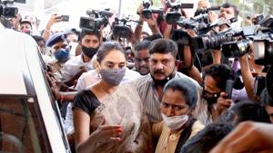 Kannada actress Ragini Dwivedi at the Central Crime Branch office for question in connection with the sandalwood drug scandal.(PTI) Kannada actress Ragini Dwivedi at the Central Crime Branch office for question in connection with the sandalwood drug scandal.(PTI)