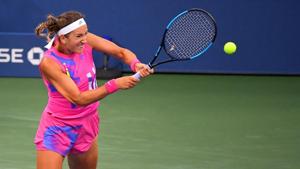 Sep 5, 2020; Flushing Meadows, New York, USA; Victoria Azarenka of Belarus hits the ball against Iga Swiatek of Poland on day six of the 2020 U.S. Open tennis tournament at USTA Billie Jean King National Tennis Center. Mandatory Credit: Robert Deutsch-USA TODAY Sports(USA TODAY Sports) Sep 5, 2020; Flushing Meadows, New York, USA; Victoria Azarenka of Belarus hits the ball against Iga Swiatek of Poland on day six of the 2020 U.S. Open tennis tournament at USTA Billie Jean King National Tennis Center. Mandatory Credit: Robert Deutsch-USA TODAY Sports(USA TODAY Sports)