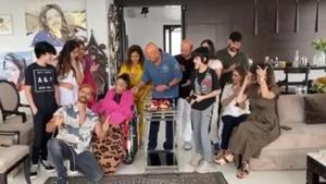 Hrithik Roshan and his family celebrate Rakesh Roshan’s birthday. Hrithik Roshan and his family celebrate Rakesh Roshan’s birthday.