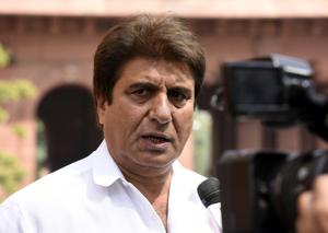 Bihar assembly elections: Former UP Congress chief Raj Babbar was the lead speaker at the first round of election rallies held on Monday(Sonu Mehta/HT PHOTO) Bihar assembly elections: Former UP Congress chief Raj Babbar was the lead speaker at the first round of election rallies held on Monday(Sonu Mehta/HT PHOTO)