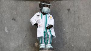The Manneken Pis statue is dressed in an outfit paying tribute to healthcare workers.(REUTERS) The Manneken Pis statue is dressed in an outfit paying tribute to healthcare workers.(REUTERS)