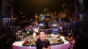 Felix who used to perform in small town shows has now the name of biggest music festivals like “Sunburn Reload, Dusk Music Festival, Mandala Music Festival and so on. Felix who used to perform in small town shows has now the name of biggest music festivals like “Sunburn Reload, Dusk Music Festival, Mandala Music Festival and so on.