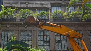 Brihanmumbai Municipal Corporation, demolish Actor Kangana Ranaut office, Bungalow no-5 at Pali Hill, Bandra in Mumbai.(Vijayanand Gupta/HT Photo) Brihanmumbai Municipal Corporation, demolish Actor Kangana Ranaut office, Bungalow no-5 at Pali Hill, Bandra in Mumbai.(Vijayanand Gupta/HT Photo)