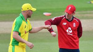 England's Eoin Morgan and Australia's Aaron Finch during the coin toss.(REUTERS) England's Eoin Morgan and Australia's Aaron Finch during the coin toss.(REUTERS)