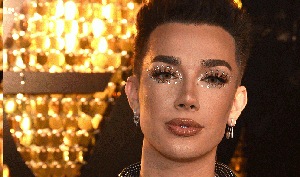 Beauty influencer James Charles has made so many apology videos to placate irate and offended fans, he now offers advice to aspiring influencers on how to do it right.(YouTube/James Charles) Beauty influencer James Charles has made so many apology videos to placate irate and offended fans, he now offers advice to aspiring influencers on how to do it right.(YouTube/James Charles)