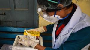 A health worker holds blood samples collected for coronavirus sero-survey, in Sadar Bazaar, New Delhi on September 4.(Sanchit Khanna/HT photo) A health worker holds blood samples collected for coronavirus sero-survey, in Sadar Bazaar, New Delhi on September 4.(Sanchit Khanna/HT photo)