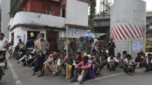 Labours sitting near the corner of road at Nishatganj, Lucknow, Uttar Pradesh,(HT Photo/Dheeraj Dhawan) Labours sitting near the corner of road at Nishatganj, Lucknow, Uttar Pradesh,(HT Photo/Dheeraj Dhawan)