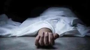 Munirul Sheikh, the accused, allegedly lured Tushar Chakraborty, a class 6 student, saying he would get the boy a parrot from the trees near his house. (Image used for representation).(HT PHOTO.) Munirul Sheikh, the accused, allegedly lured Tushar Chakraborty, a class 6 student, saying he would get the boy a parrot from the trees near his house. (Image used for representation).(HT PHOTO.)