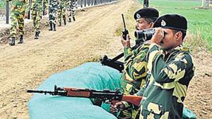 BSF jawans continue their vigil along the Indo-Pakistan International Border in Amritsar (HT Photo) BSF jawans continue their vigil along the Indo-Pakistan International Border in Amritsar (HT Photo)