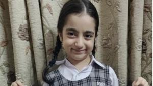 The pupils expressed gratitude to teachers with self-made cards(HT Photo) The pupils expressed gratitude to teachers with self-made cards(HT Photo)