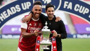 Arsenal manager Mikel Arteta and Pierre-Emerick Aubameyang celebrate with the trophy after winning the FA Cup.(Pool via REUTERS) Arsenal manager Mikel Arteta and Pierre-Emerick Aubameyang celebrate with the trophy after winning the FA Cup.(Pool via REUTERS)