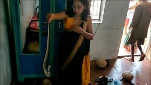 Nirzara Chitti was on her way to a wedding when she received a call about a snake in a house and rushed to help.(YouTube/GURUKUL EduTech) Nirzara Chitti was on her way to a wedding when she received a call about a snake in a house and rushed to help.(YouTube/GURUKUL EduTech)