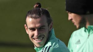 FILE - In this Monday, Nov. 25, 2019 file photo, Real Madrid's Gareth Bale takes part in a training session at the team's Valdebebas training ground in Madrid, Spain. Out of favor at Real Madrid, Gareth Bale is hoping to secure a return to Premier League club Tottenham. Bale's agent, Jonathan Barnett, confirmed to The Associated Press that he is in talks with Tottenham Hotspur. (AP Photo/Manu Fernandez, File)(AP) FILE - In this Monday, Nov. 25, 2019 file photo, Real Madrid's Gareth Bale takes part in a training session at the team's Valdebebas training ground in Madrid, Spain. Out of favor at Real Madrid, Gareth Bale is hoping to secure a return to Premier League club Tottenham. Bale's agent, Jonathan Barnett, confirmed to The Associated Press that he is in talks with Tottenham Hotspur. (AP Photo/Manu Fernandez, File)(AP)