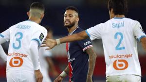 Paris St Germain’s Neymar clashes with Olympique de Marseille’s Alvaro Gonzalez.(Reuters) Paris St Germain’s Neymar clashes with Olympique de Marseille’s Alvaro Gonzalez.(Reuters)