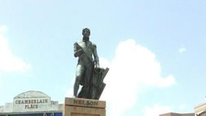 A statue of Royal Navy Vice-Admiral Horatio Nelson stands with its plinth vandalised a day after the government of the Caribbean island of Barbados said it wished to remove Britain's Queen Elizabeth as its head of state and become a republic, in Bridgetown, Barbados September 16, 2020. REUTERS/Nigel R. Browne A statue of Royal Navy Vice-Admiral Horatio Nelson stands with its plinth vandalised a day after the government of the Caribbean island of Barbados said it wished to remove Britain's Queen Elizabeth as its head of state and become a republic, in Bridgetown, Barbados September 16, 2020. REUTERS/Nigel R. Browne