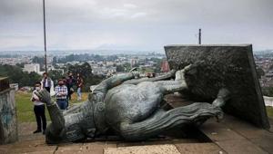 Around the world, statues linked to colonialism and slavery have been brought down or defaced in the months of anti-racism protests.(Instagram @sfbex) Around the world, statues linked to colonialism and slavery have been brought down or defaced in the months of anti-racism protests.(Instagram @sfbex)