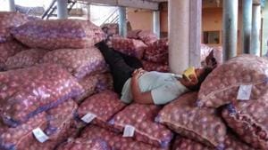 Scores of trucks carrying onions destined for Bangladesh had been stopped at border crossings in West Bengal after the Directorate General of Foreign Trade (DGFT) banned all exports of the item on Monday following a shortage and sudden increase in prices in the domestic market.(PTI PHOTO.) Scores of trucks carrying onions destined for Bangladesh had been stopped at border crossings in West Bengal after the Directorate General of Foreign Trade (DGFT) banned all exports of the item on Monday following a shortage and sudden increase in prices in the domestic market.(PTI PHOTO.)