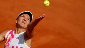 Tennis - WTA Premier 5 - Italian Open - Foro Italico, Rome, Italy - September 18, 2020 Romania's Simona Halep in action during her third round match against Ukraine's Dayana Yastremska Pool via REUTERS/Clive Brunskill(REUTERS) Tennis - WTA Premier 5 - Italian Open - Foro Italico, Rome, Italy - September 18, 2020 Romania's Simona Halep in action during her third round match against Ukraine's Dayana Yastremska Pool via REUTERS/Clive Brunskill(REUTERS)