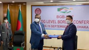 BGB Director General (DG) major general Md Shafeenul Islam and BSF DG Rakesh Asthana the 50th border coordination conference.(BSF PRO) BGB Director General (DG) major general Md Shafeenul Islam and BSF DG Rakesh Asthana the 50th border coordination conference.(BSF PRO)