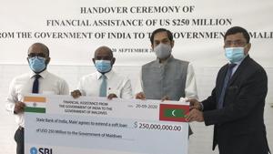 The financial aid was handed over at a ceremony in the Maldives’ foreign ministry attended by Shahid, finance minister Ibrahim Ameer, Indian envoy Sunjay Sudhir and senior State Bank of India official Bharat Mishra.(TWITTER/@HCIMaldives.) The financial aid was handed over at a ceremony in the Maldives’ foreign ministry attended by Shahid, finance minister Ibrahim Ameer, Indian envoy Sunjay Sudhir and senior State Bank of India official Bharat Mishra.(TWITTER/@HCIMaldives.)